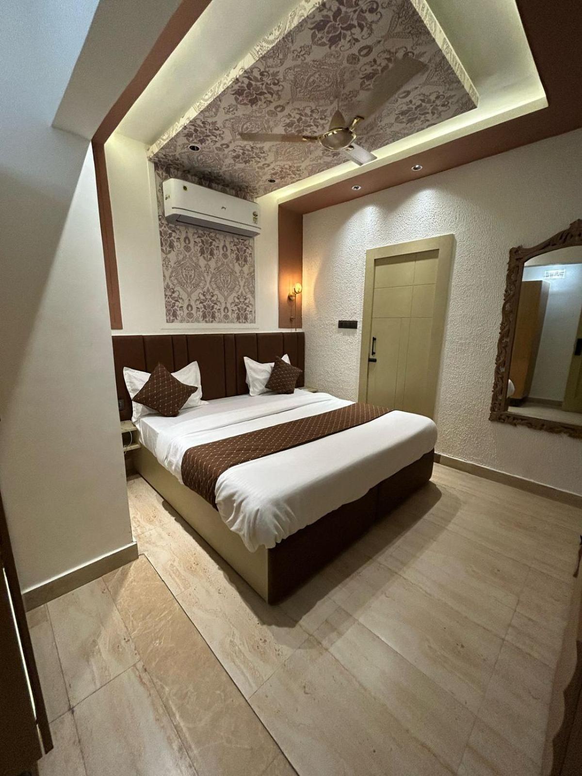 Divine Hotel Karnal Exterior photo